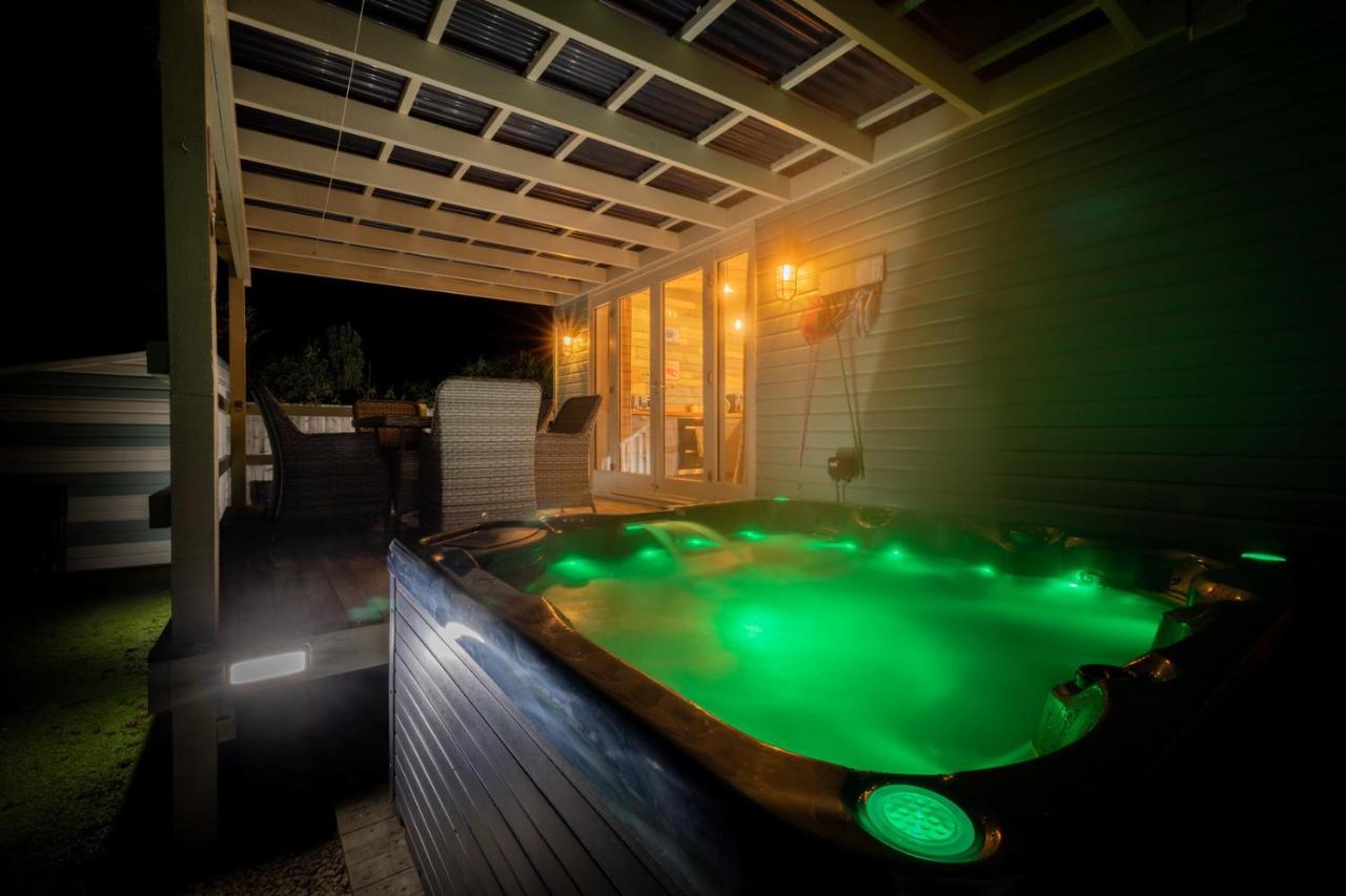 クリーソープス Den Of Joy Humberston Fitties Sleeps 6,Hot Tub,Log Burnerヴィラ エクステリア 写真